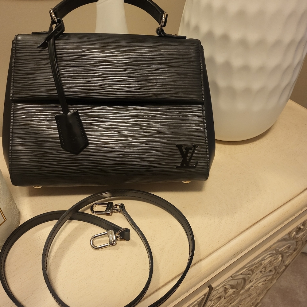 Authentic lv cluny bb